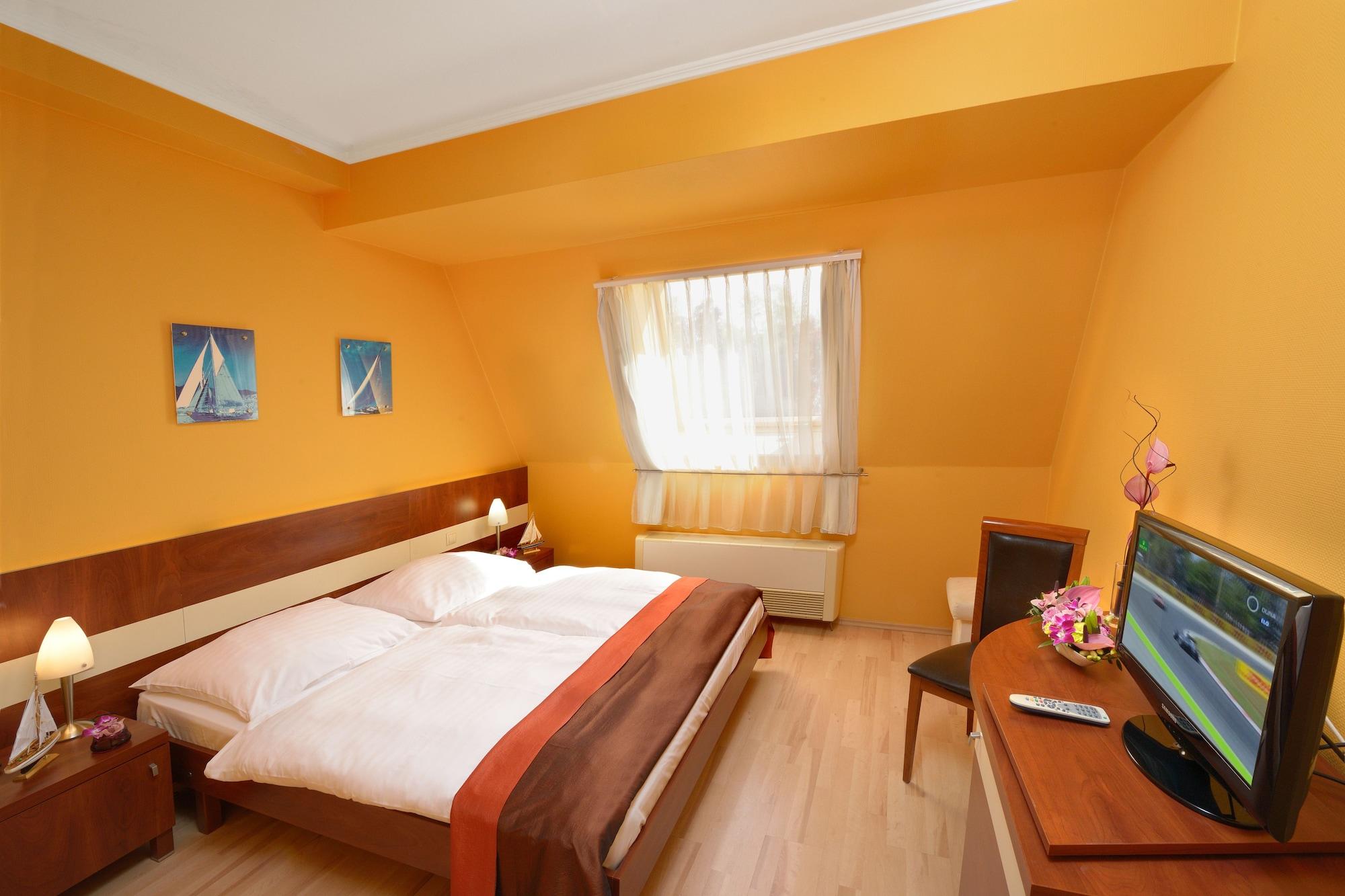 Holiday Beach Budapest Wellness Hotel With Sauna Park Exteriör bild