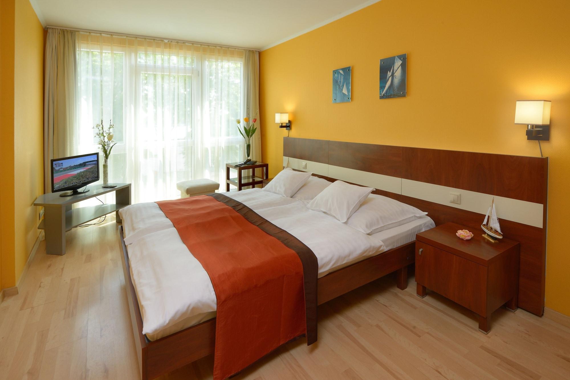 Holiday Beach Budapest Wellness Hotel With Sauna Park Exteriör bild