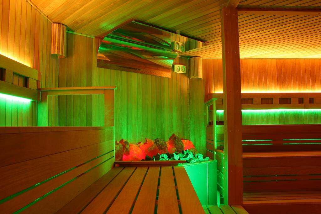 Holiday Beach Budapest Wellness Hotel With Sauna Park Exteriör bild