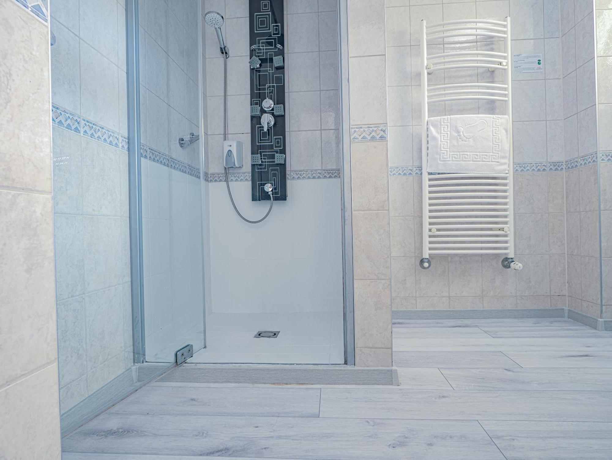 Holiday Beach Budapest Wellness Hotel With Sauna Park Exteriör bild