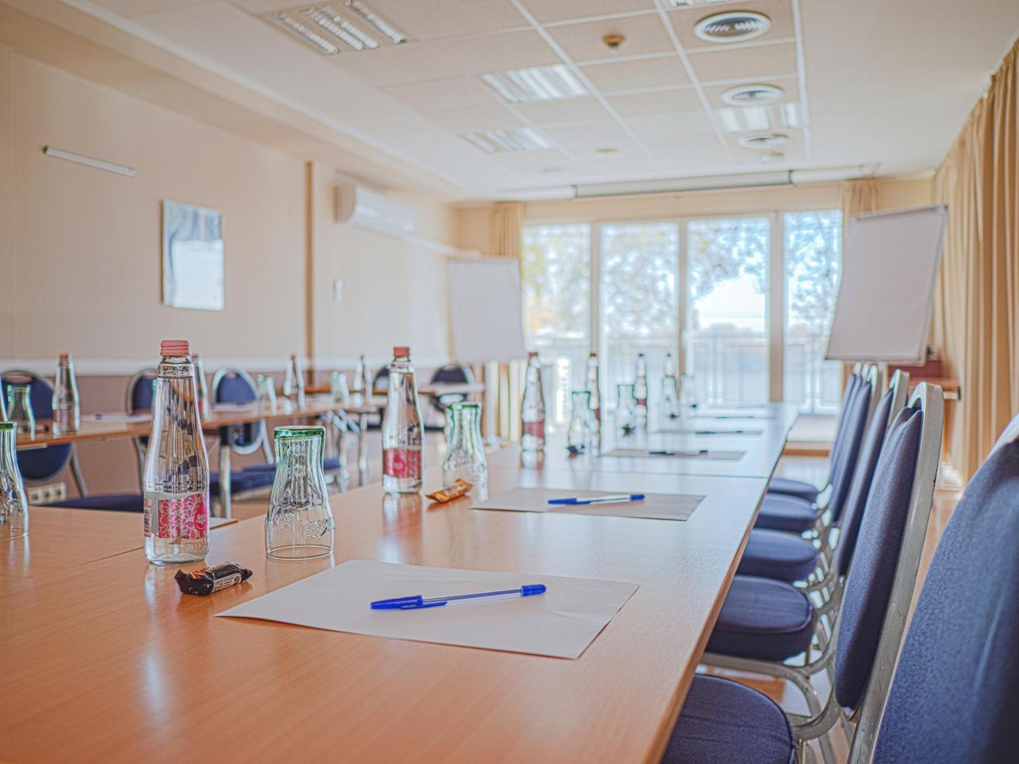 Holiday Beach Budapest Wellness Hotel With Sauna Park Exteriör bild